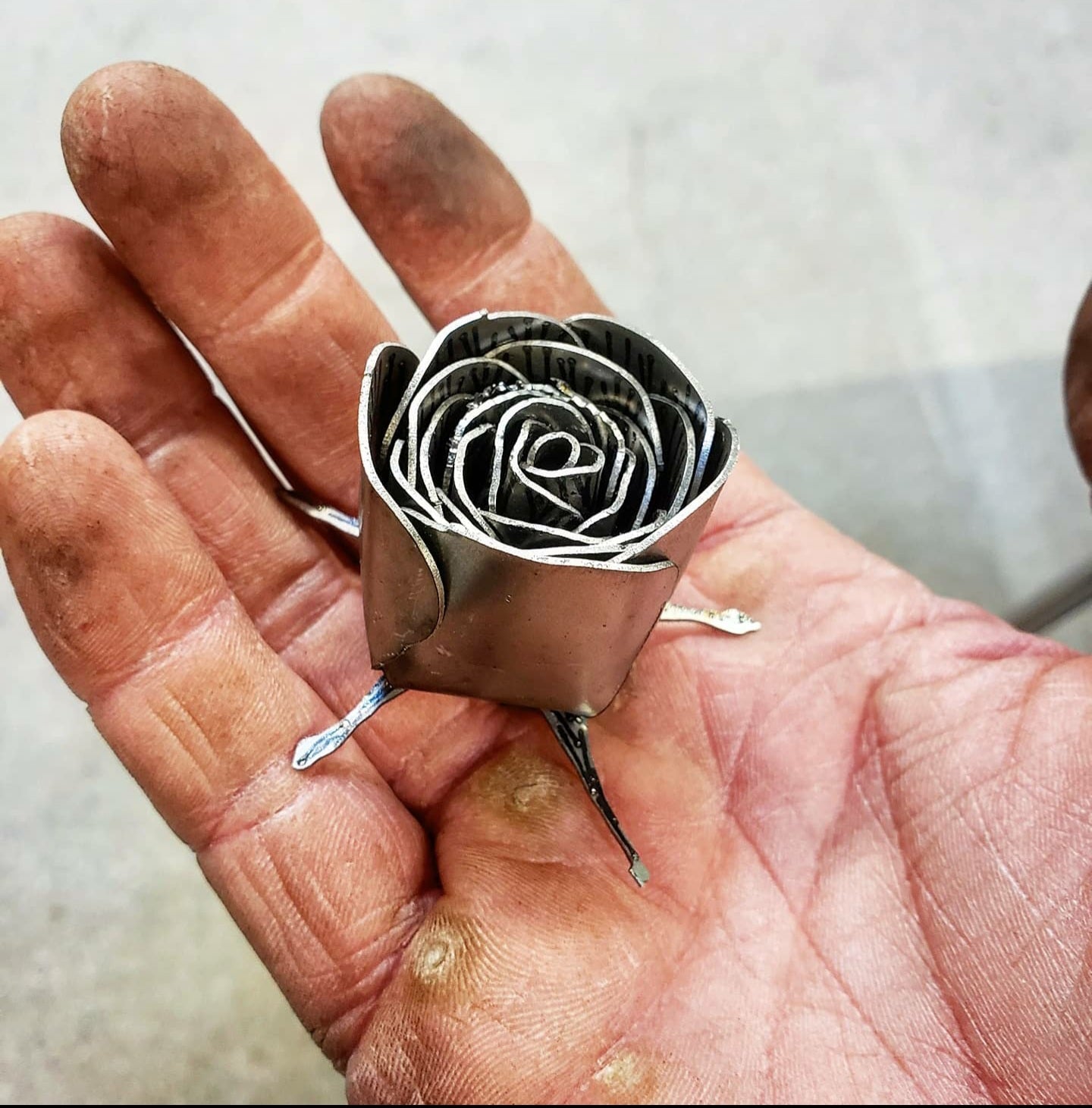 Metal Rose Rattle Metal Rose